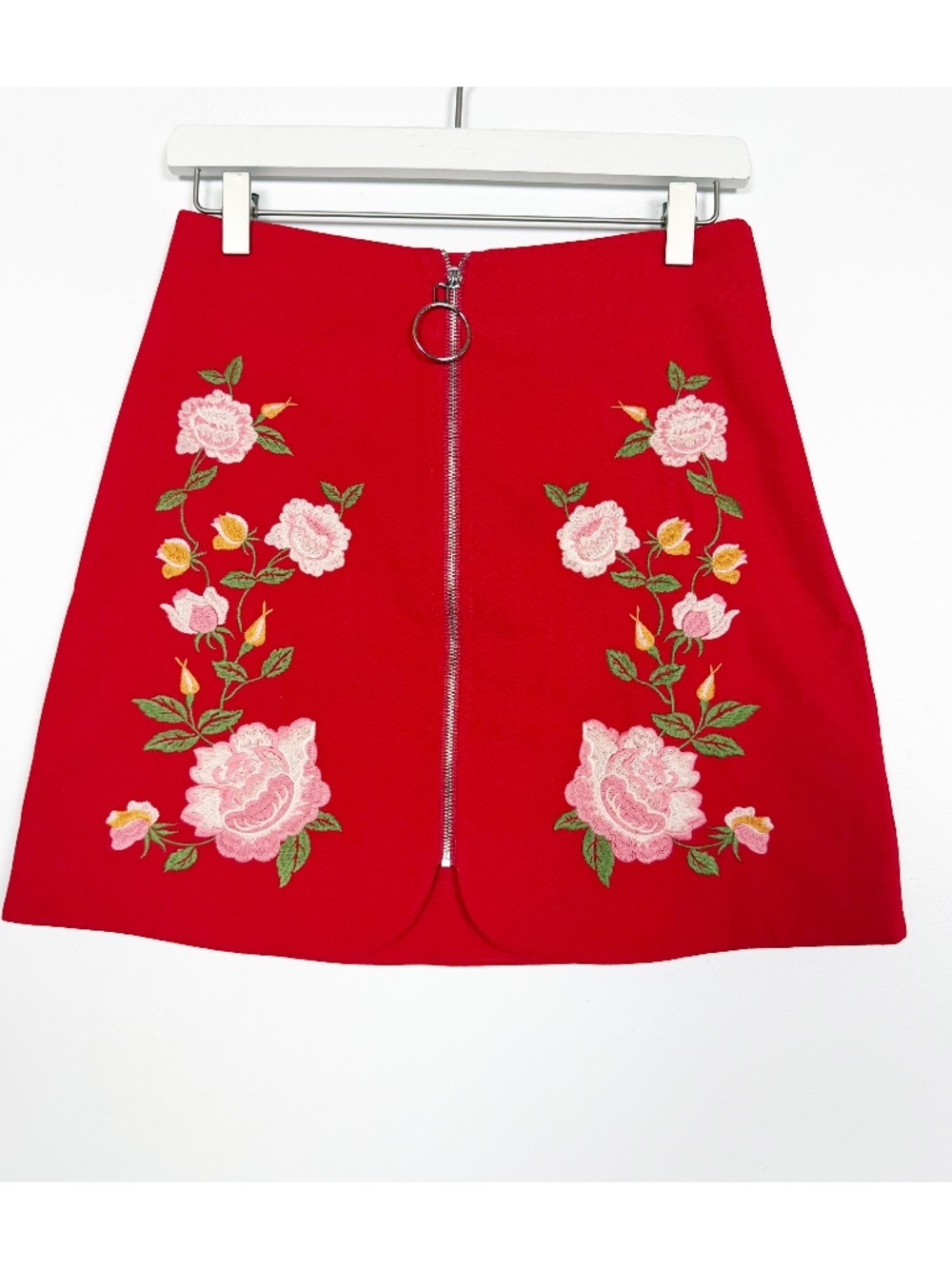 Lydelle Skirt Size S Small Red Floral White Green Embroidery